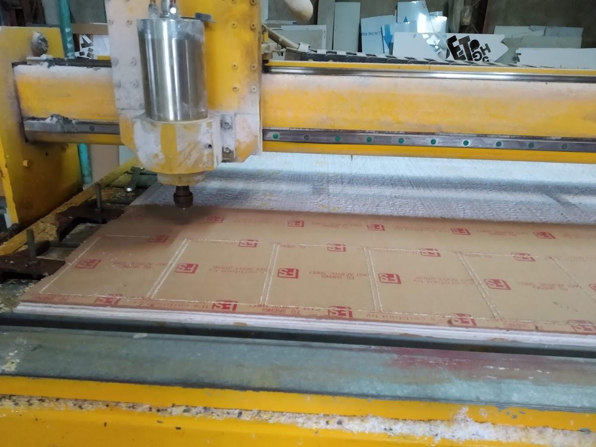 1 Tấm nhựa mica acrylic cứng trong suốt dày 2mm khích thước 53cmx79cm