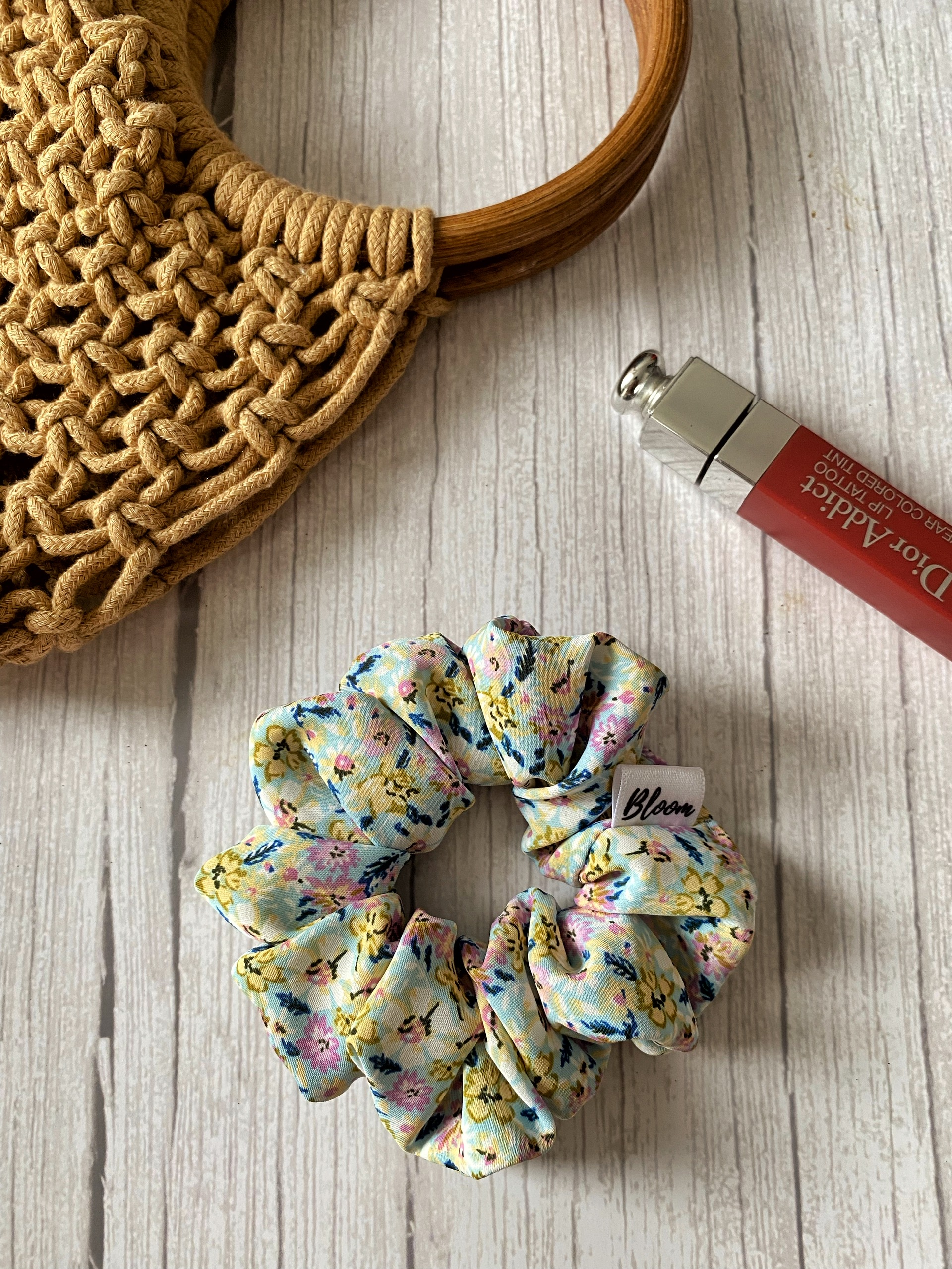 Dây cột tóc lụa mango hoa nhí nền xanh mint Mini_Scrunchies