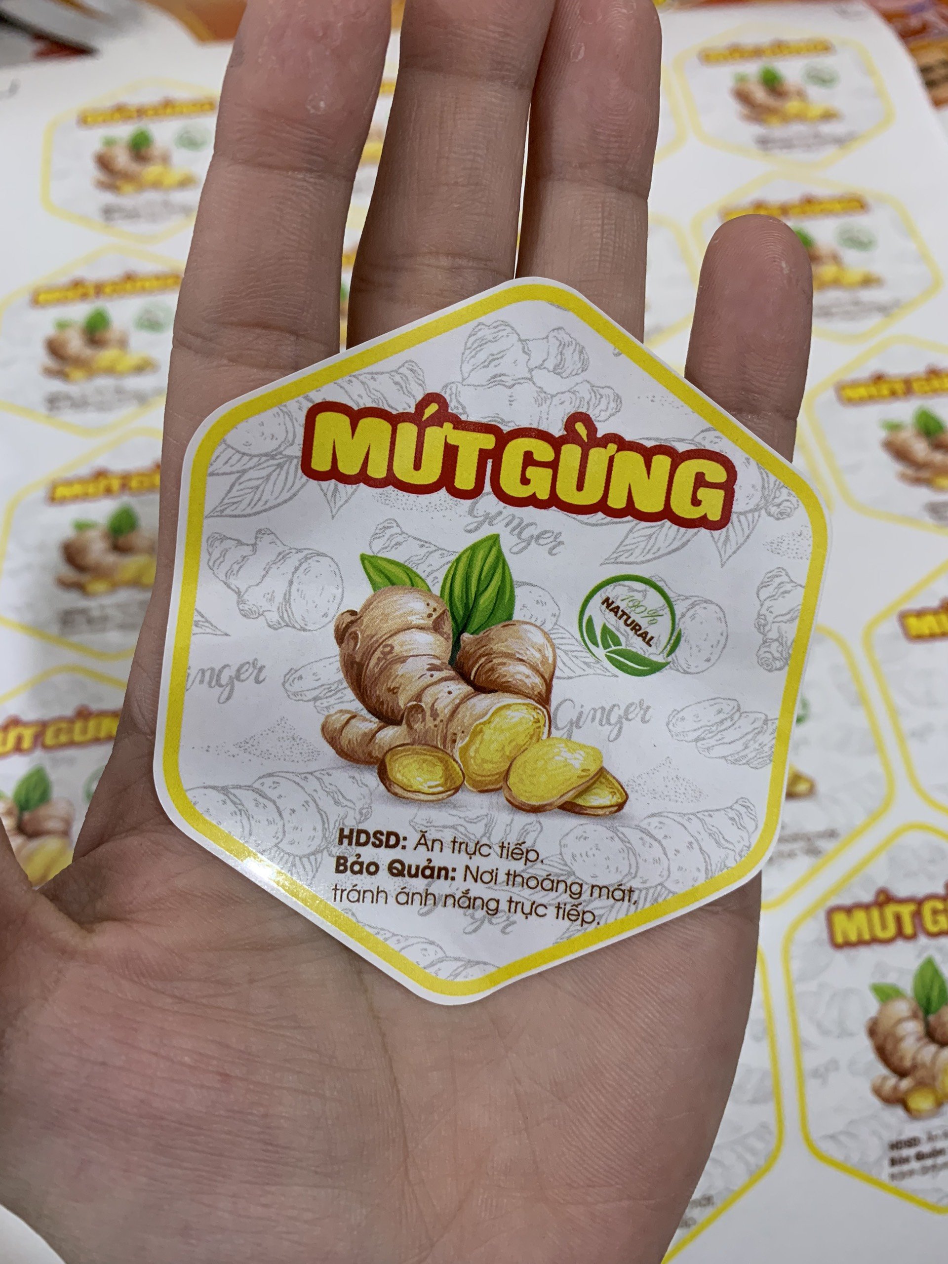 55 Tem nhãn dán lục giác 7 x 8cm cán bóng - Các loại mứt