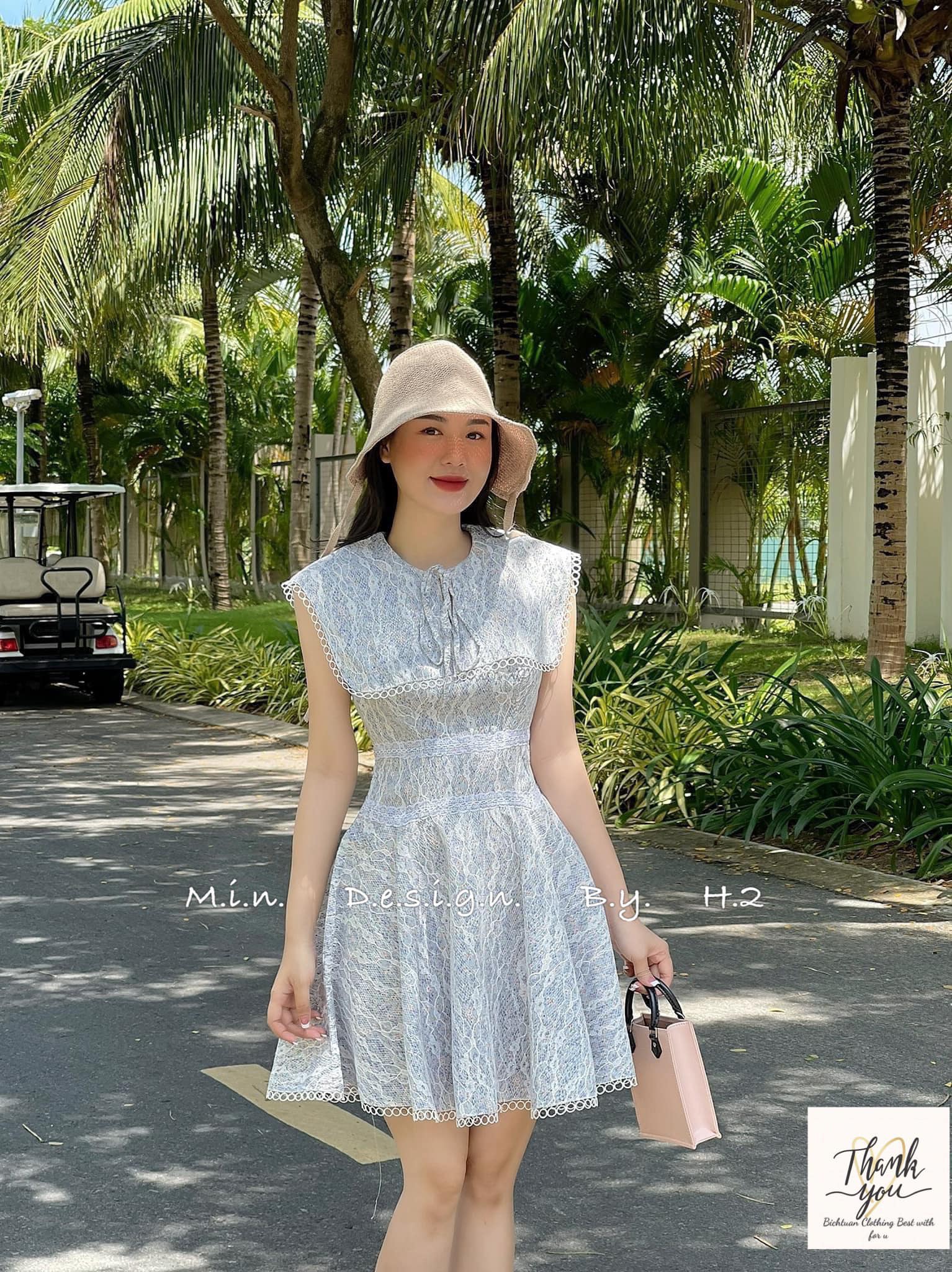 Váy cổ vuông kẹp ren