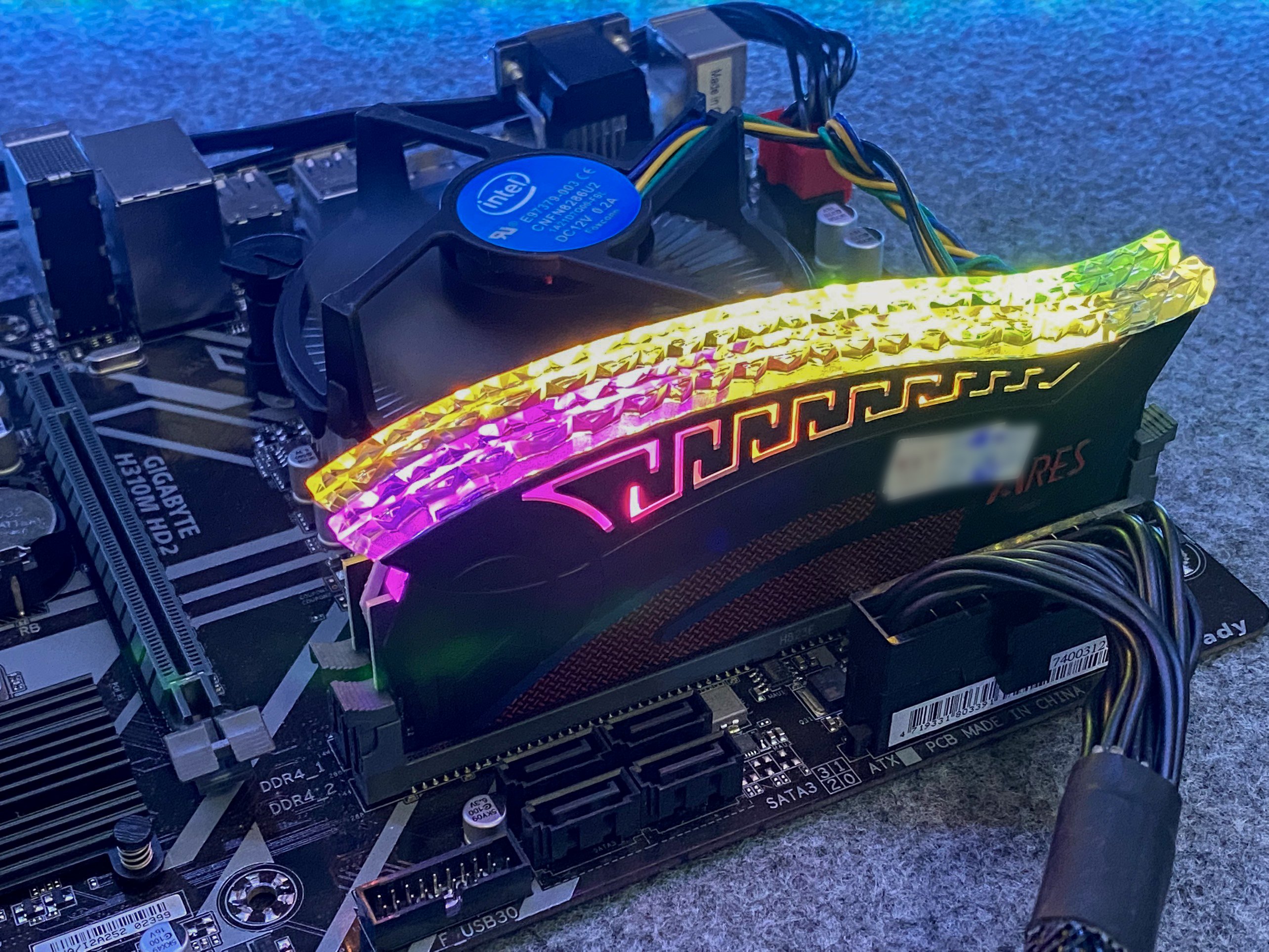 Ram dato ares armor ddr4 8g/3200 tản led rgb - màu trắng/đen - ảnh thật shop chụp - bh 36 tháng