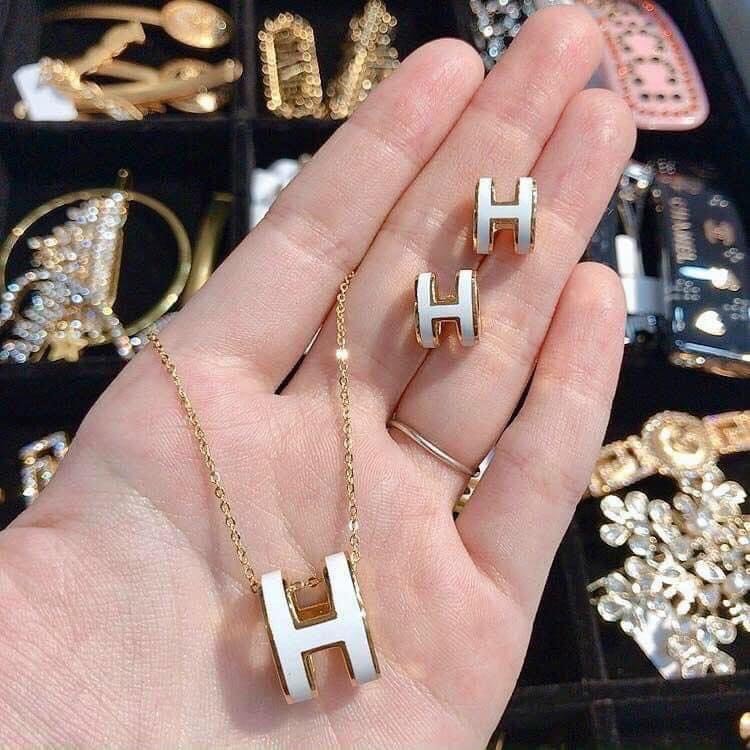 Sét Dây Chuyền Và Bông Tai Mặt Chữ H Phong Cách Hàn Quốc, Sang Trọng, Tinh Tế, Chất Liệu Titan Cao Cấp, Bền Màu, An Toàn - Zenni