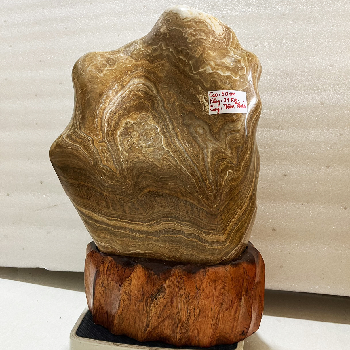 Đá, cây đá, trụ đá phong thủy tự nhiên màu vàng nâu cao 50 cm nặng 31kg cho mệnh Kim và Thổ ( Cung THÊM PHÚC)