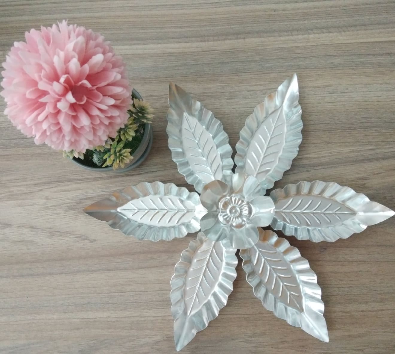 BỘ 50 KHUÔN BÁNH BÒ NHÔM  HÌNH CHIẾC LÁ KÍCH THƯỚC 10.5 CM X 5 CM X CAO 2 CM