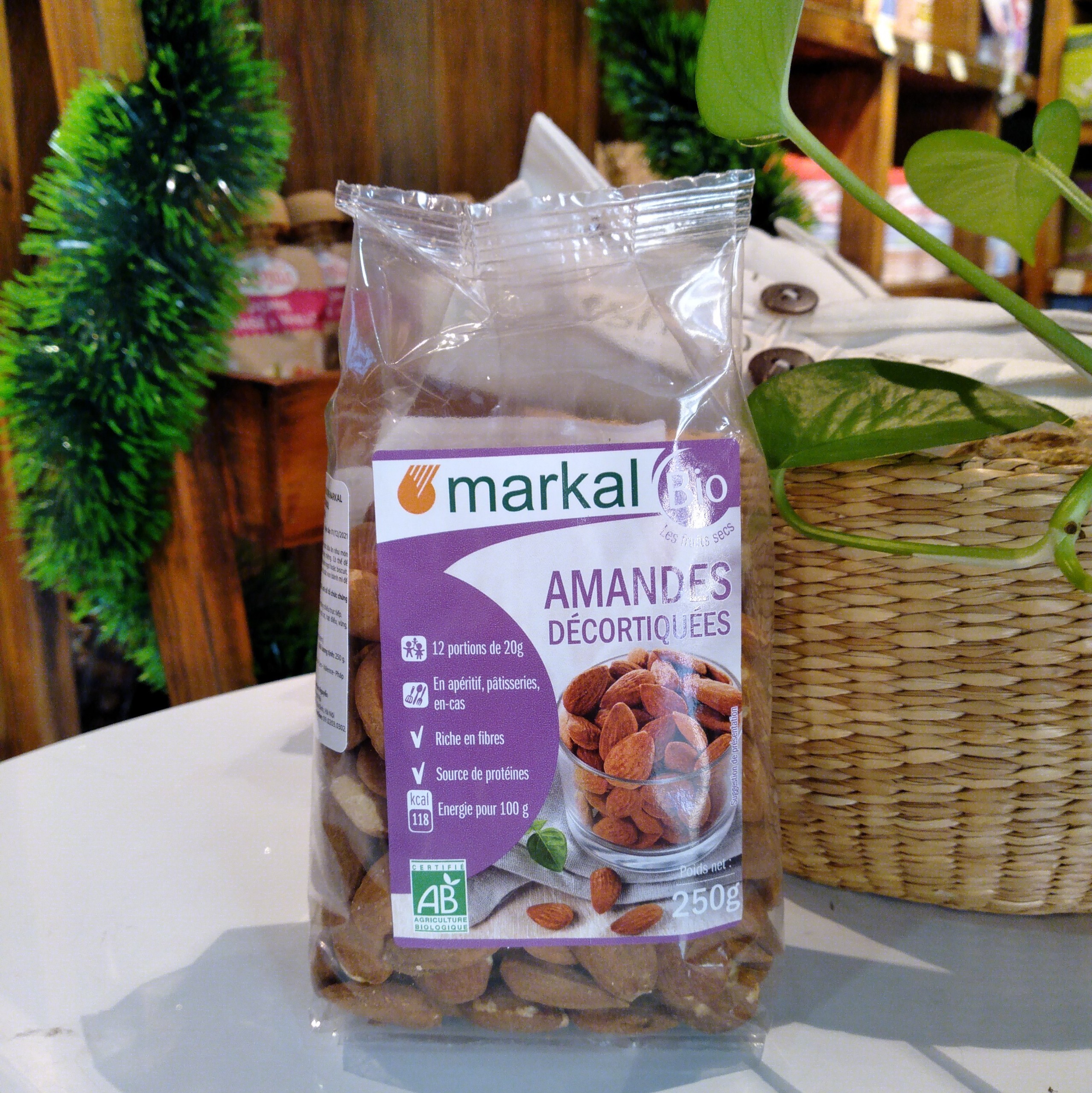 Hạt hạnh nhân hữu cơ đã tách vỏ cứng Markal 250g - Leafhouse hcm