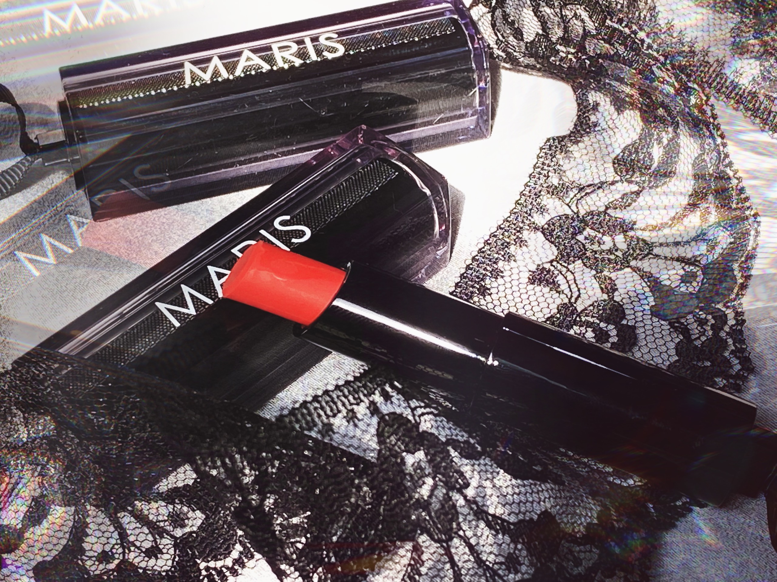 Son Môi Thỏi MARIS RUYBAN Rút Vỏ Đen Sang Trọng