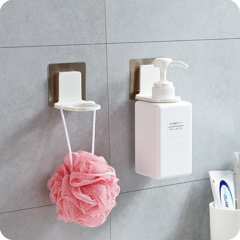 Combo 2 Giá móc treo dầu gội sữa tắm, móc treo cổ chai nước rửa tay có miếng dán tường chịu lực