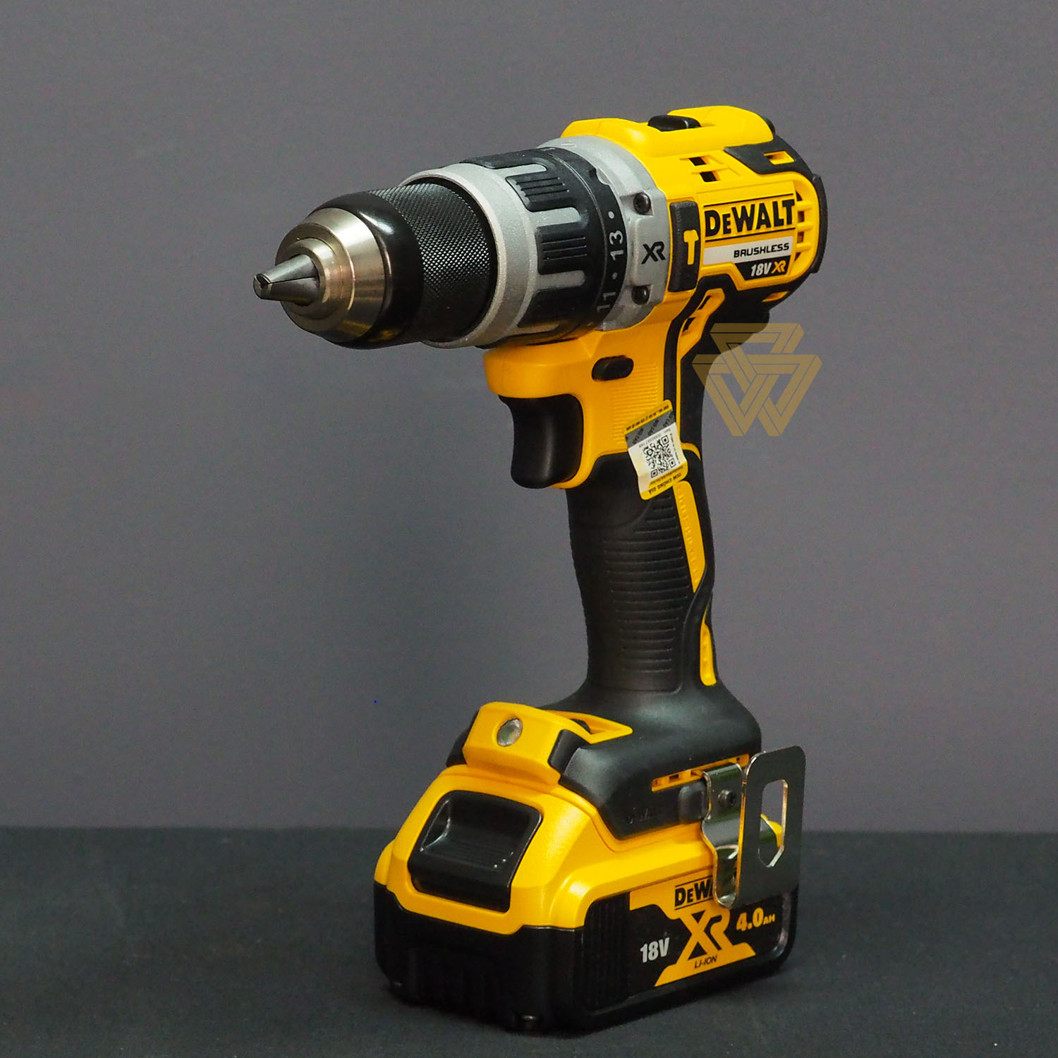 Máy khoan búa động lực pin 18v dewalt dcd796n