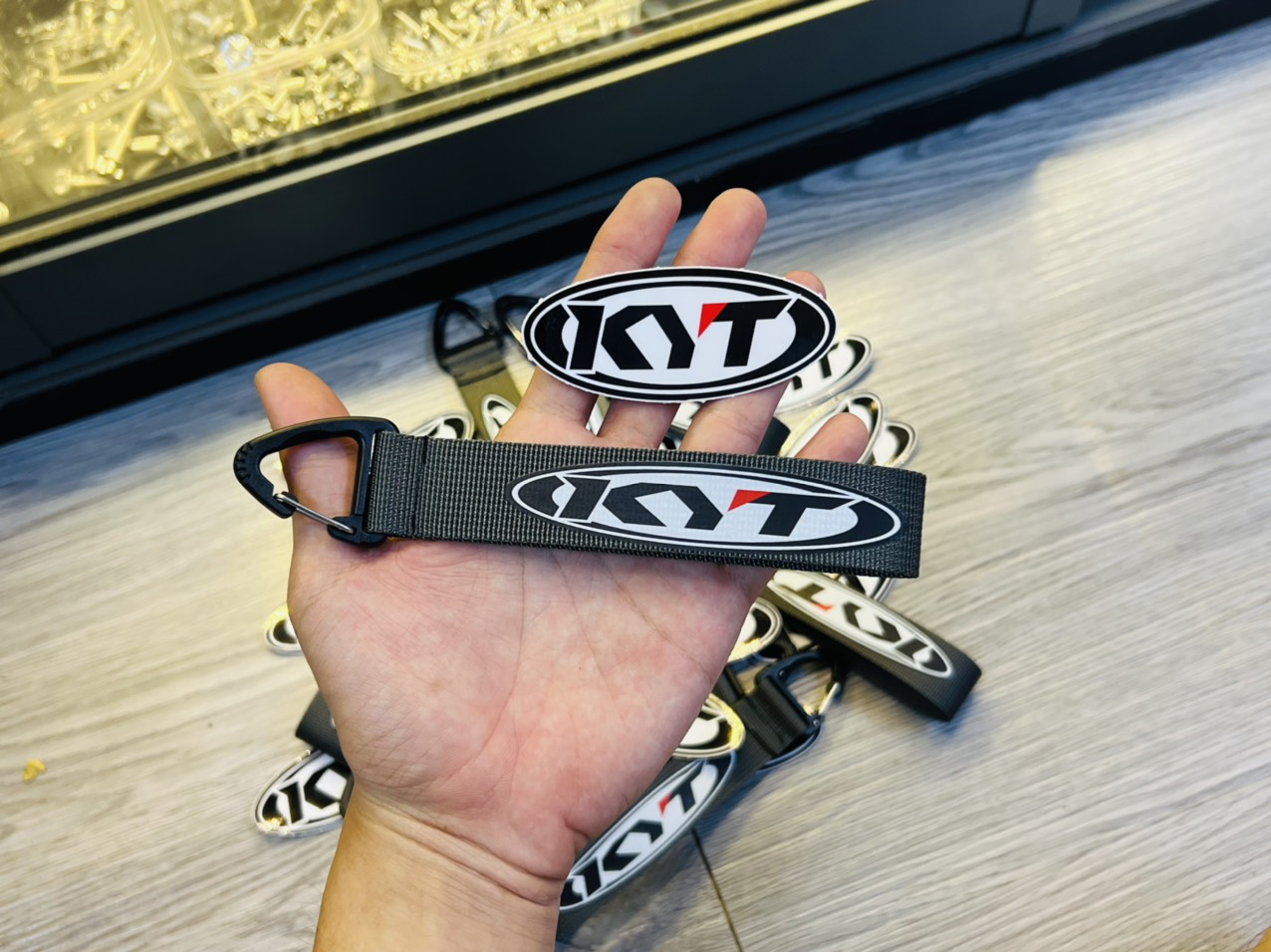 Móc khóa dây kyt/tem