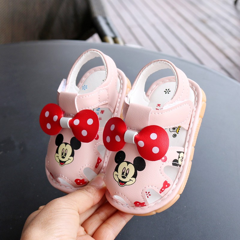 Dép rọ tập đi cho bé - sandal cho bé gái hình chuột mickey siêu dễ thương A-1 có bíp bip