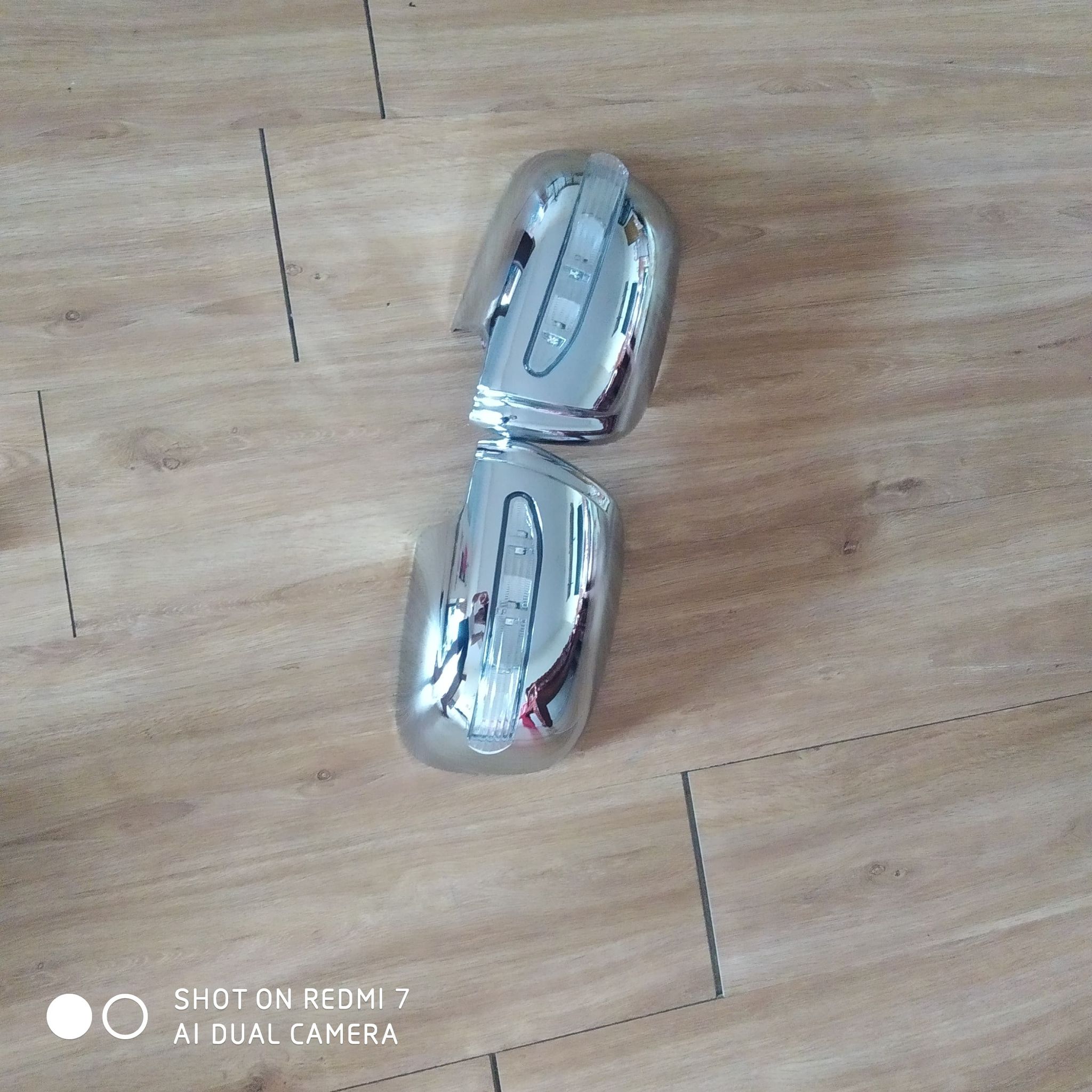 Ốp gương mạ innova có đèn xi nhan giá 1 bộ 2 cái