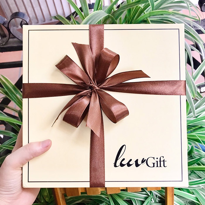 Hộp đựng quà vuông trắng sữa LuvGift - hộp quà sang trọng kèm nơ, rơm lót