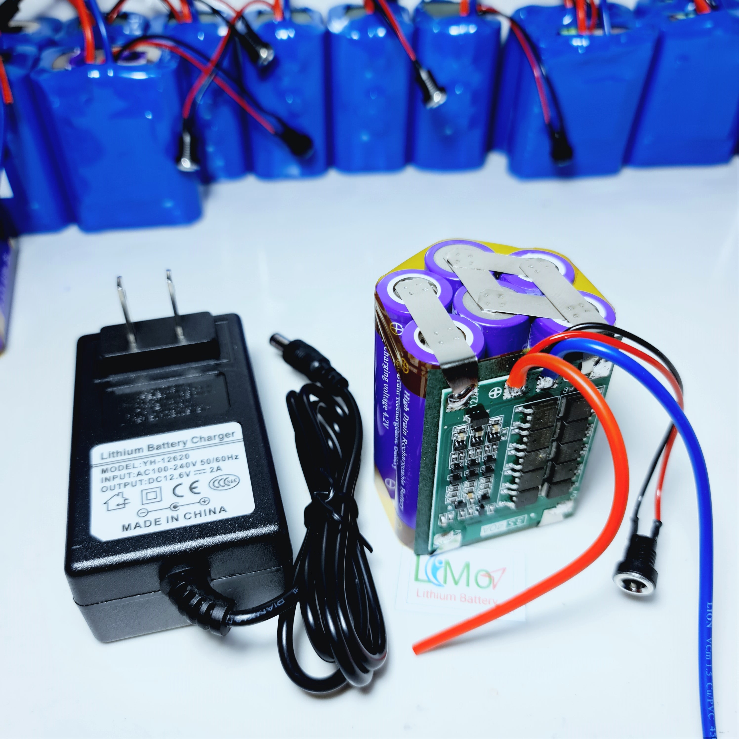 Khối pin hitachi 3s2p 4400mah 40a . chuyên thay cho pin máy khoan hitachi 12v và các vỏ pin 3s2p tương tự - limo