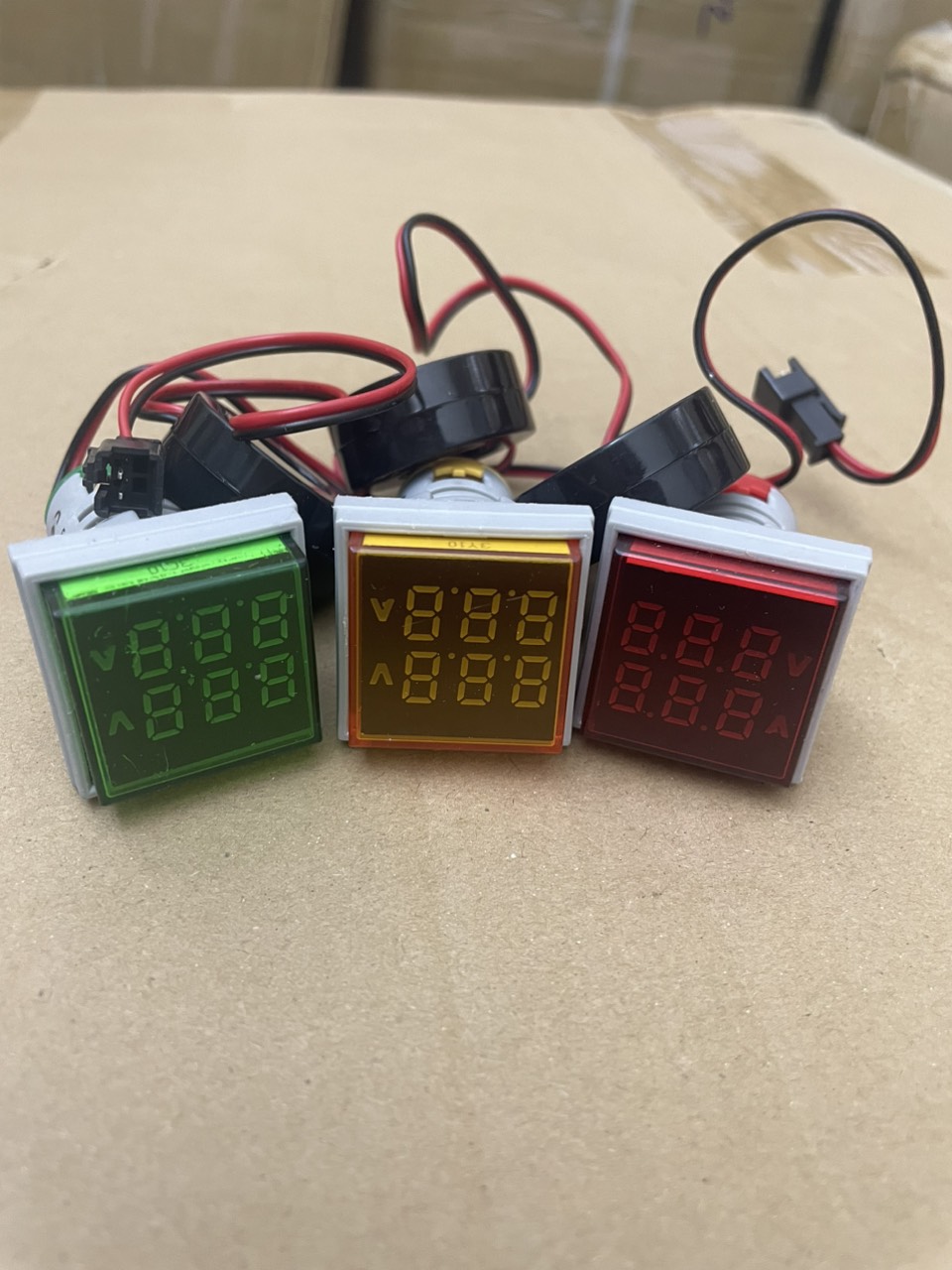 Đèn báo vuông hiển thị volt, ampe, 220v, 100a.