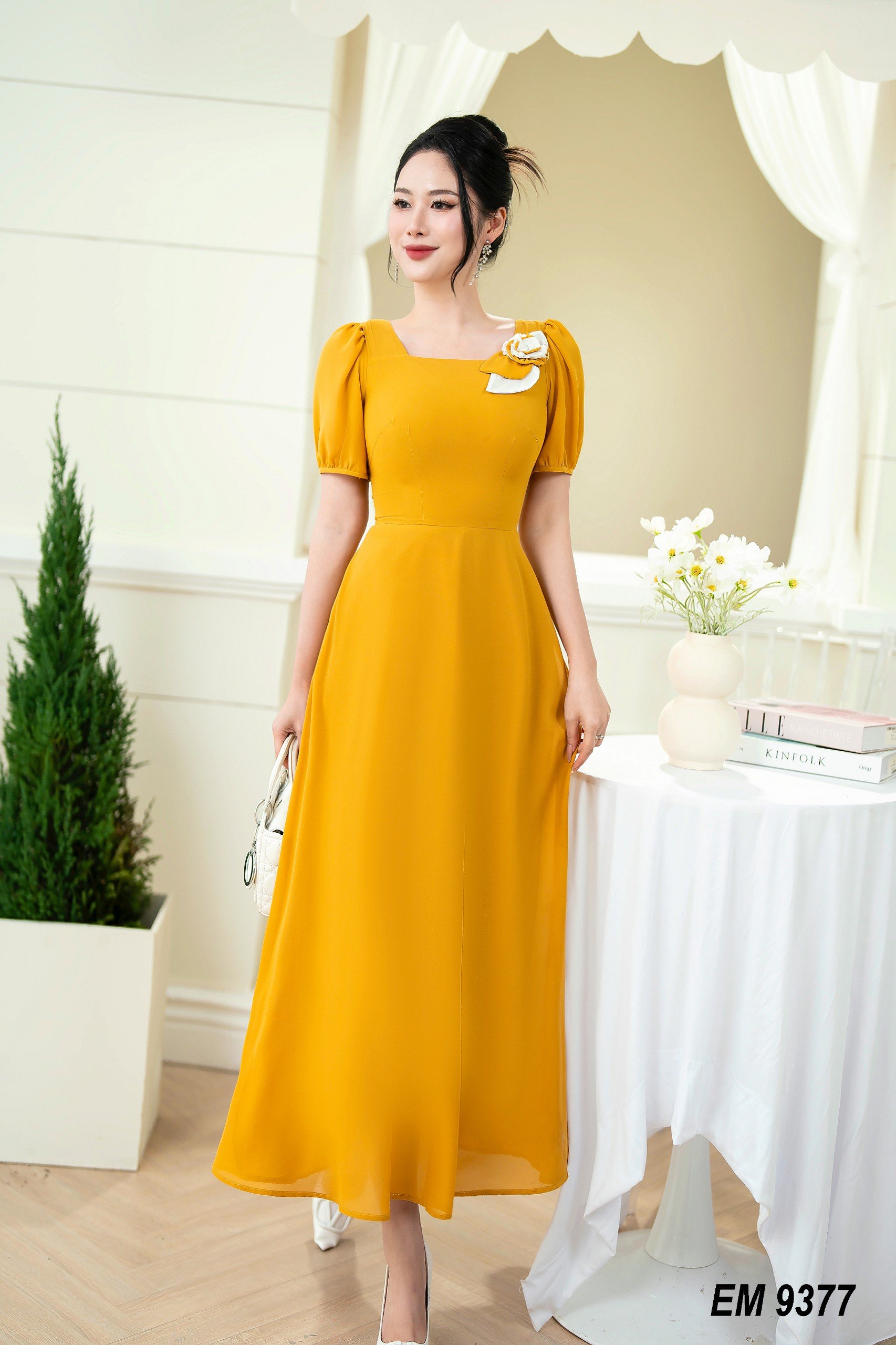 Đầm emy em9377 maxi xoè vàng