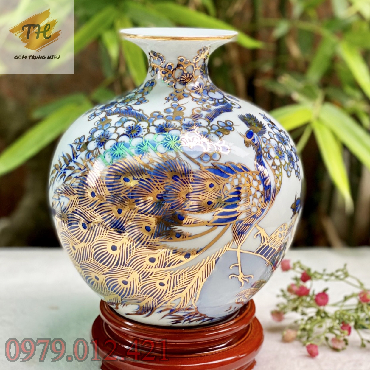 [SALE] Bình hút tài lộc Bát Tràng vẽ vàng 24k tích Công Đào (tặng kèm chân gỗ Hương)