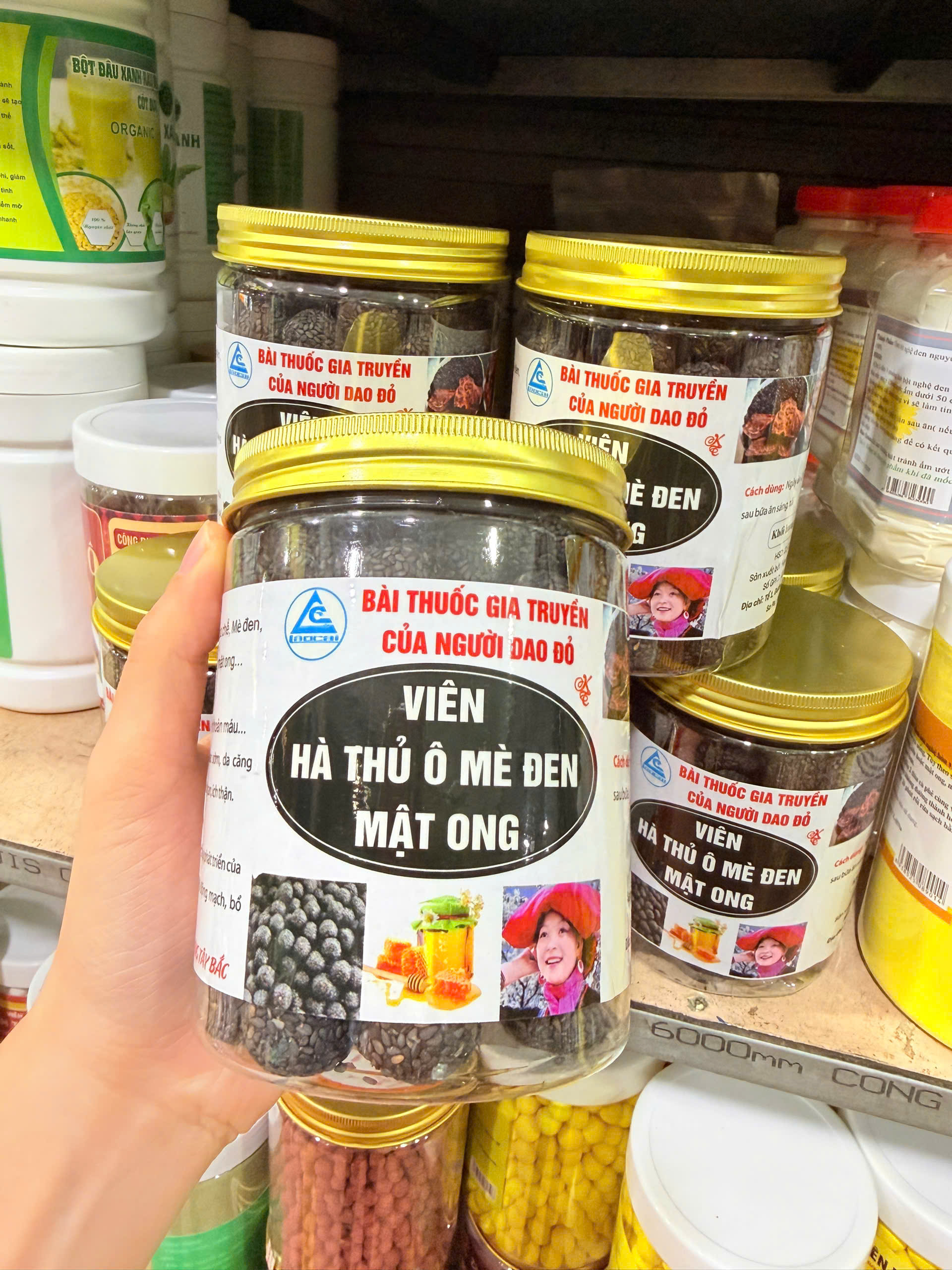 viên hà thủ ô mè đen mật ong rừng hũ 500 gam