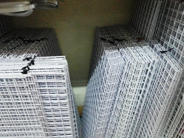 Khung lưới trang trí ô vuông 5cm kích thước dài 100cm x rộng 50cm