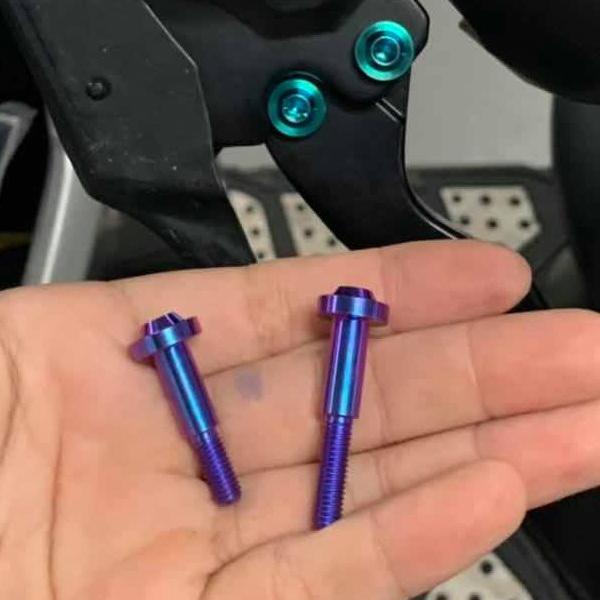 Ốc tay thắng bên trái titanium GR5 cho Vario, Click ( bộ 2 con )