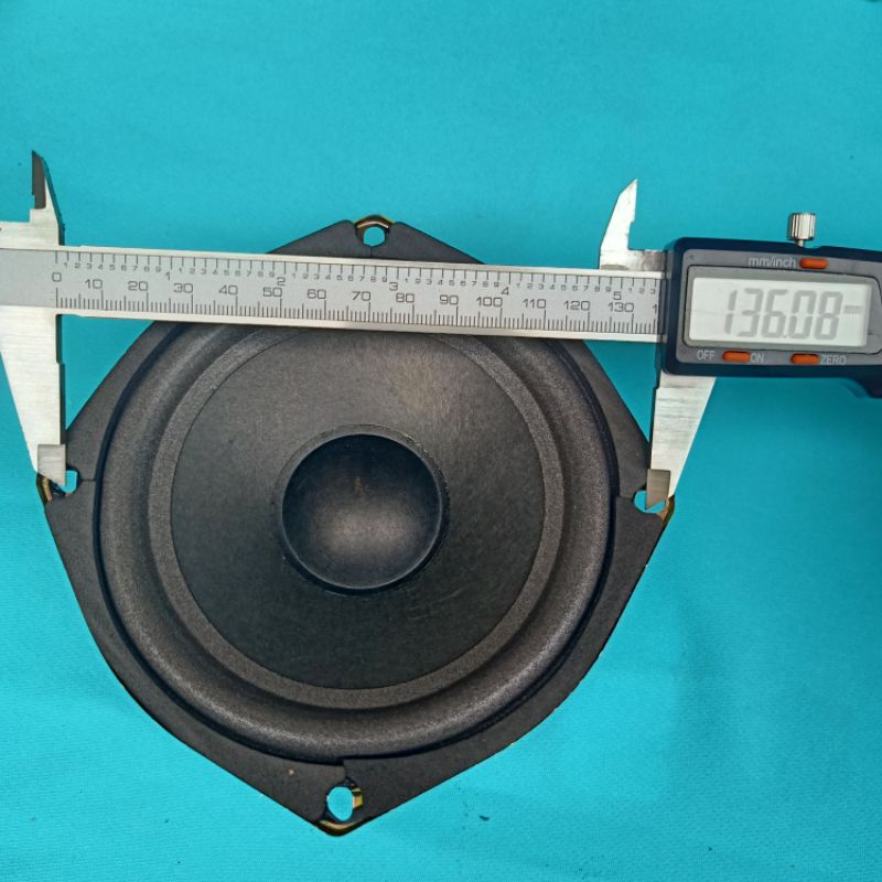 Loa vi tính 135cm 1 cái