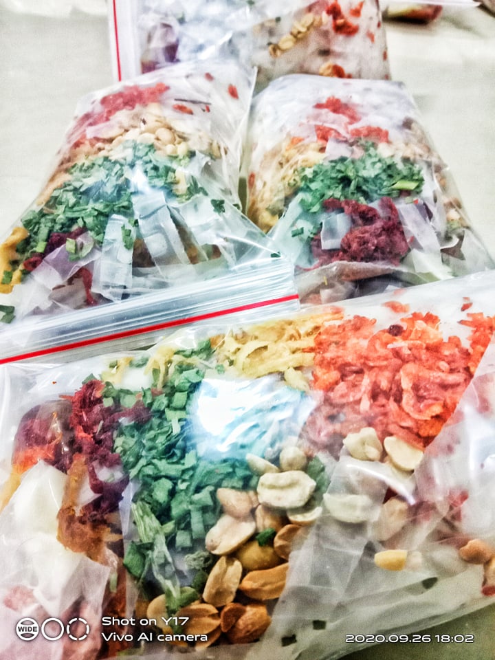 1 bịch bánh tráng trộn ngon.