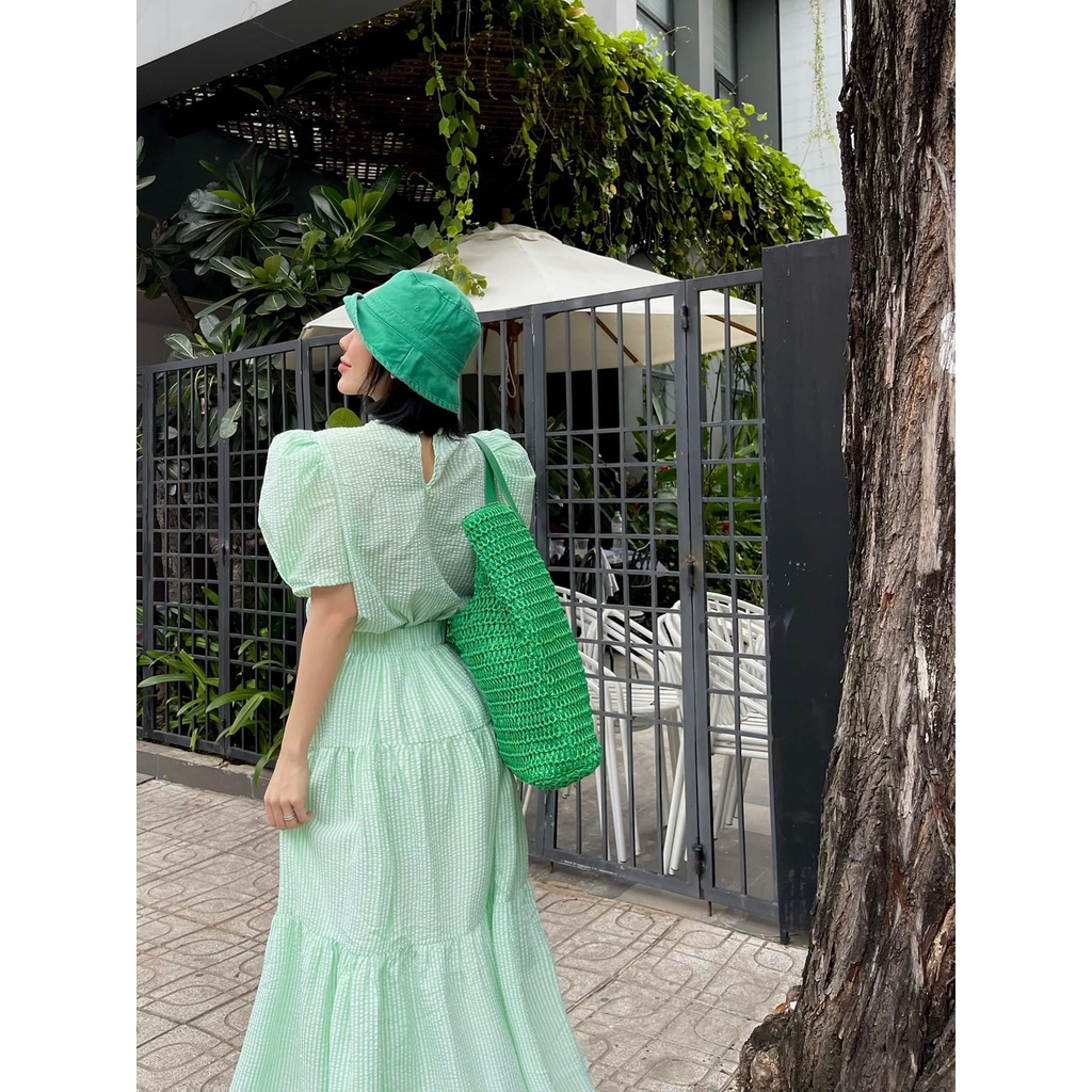 Set áo croptop tay phồng kèm chân váy maxi xoè sọc