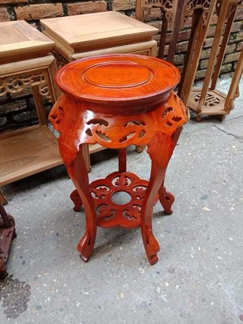 Đôn lá trầu gỗ rác gụ kích thước cao 60 cm đường kính mặt 30 cm.