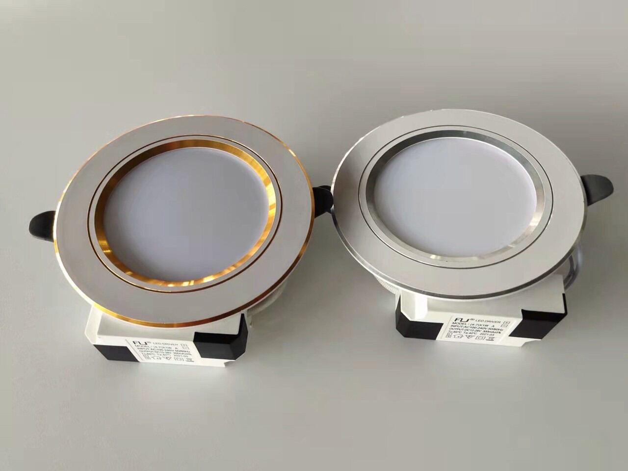 combo 10 chiếc Đèn Led Âm Trần 3 màu 7w phi 90. Ánh sáng: 3 chế độ ánh sáng trắng – vàng – trung tính