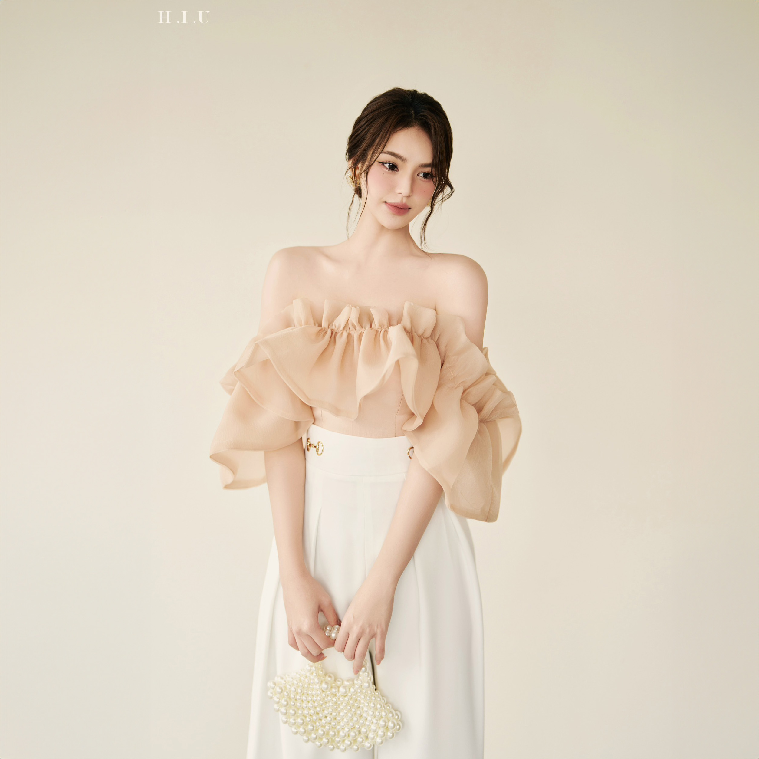 Áo cup ngực nữ trễ vai thiết kế Voan tơ cao cấp Melis Top H.I.U Fashion , cách điệu tay áo nhún trễ thoải mái HIU design