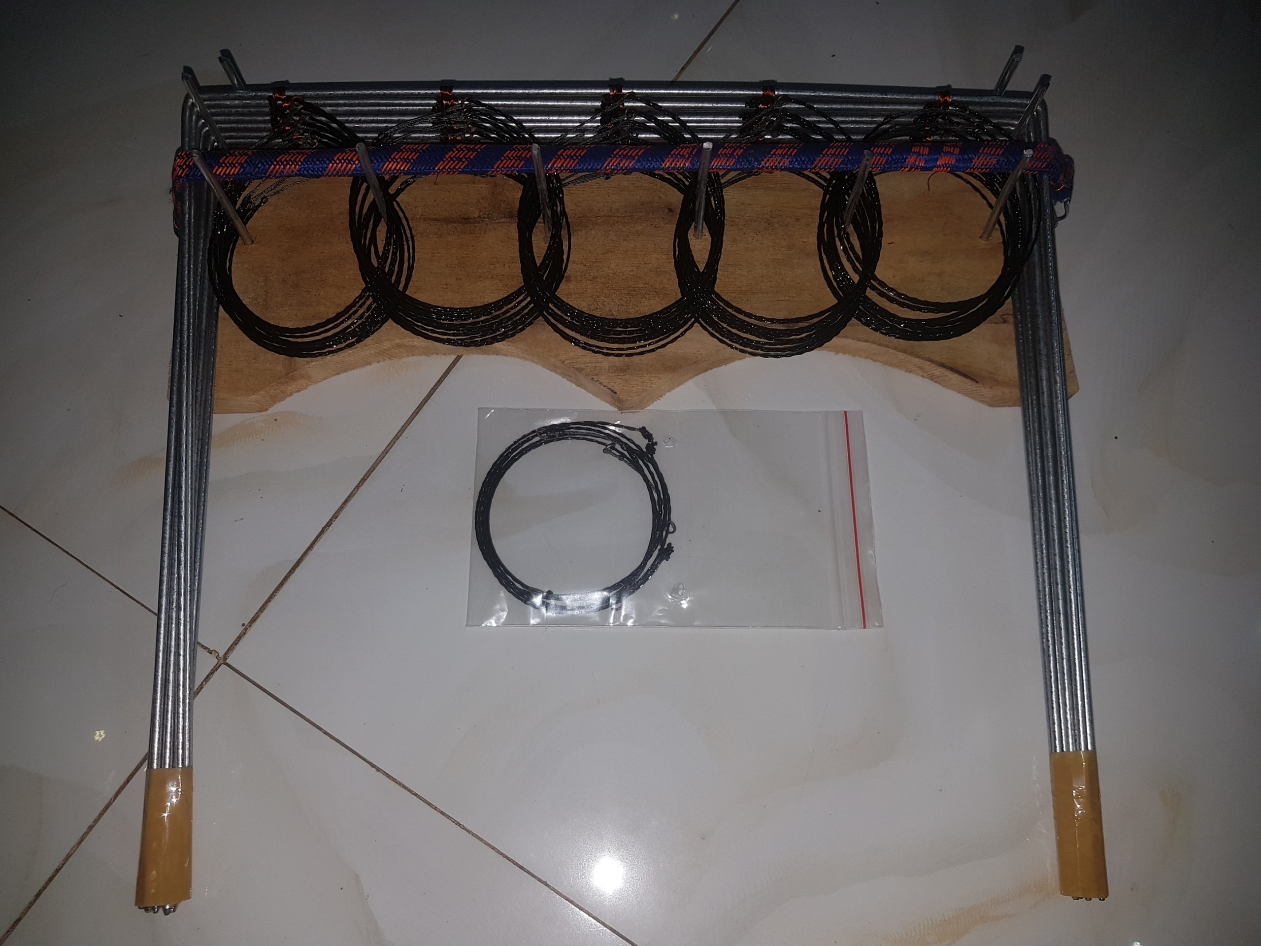 1 bộ 10 cây thòng khung bẫy chồn, quốc, bịp, cúm núm , gà đồng, đa đa làm từ cước nhật đan 4, thép AC chịu lực, khoen đồng không rỉ + tặng 5 vòng dây sơ cua