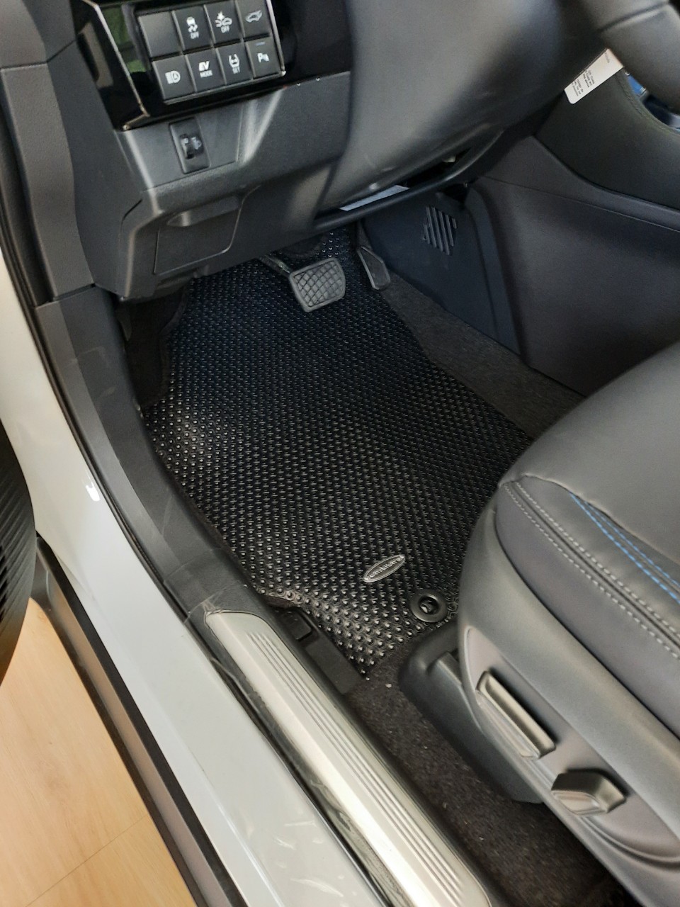 Thảm lót sàn KATA cho xe Toyota Yaris Cross - Hàng chính hãng không mùi