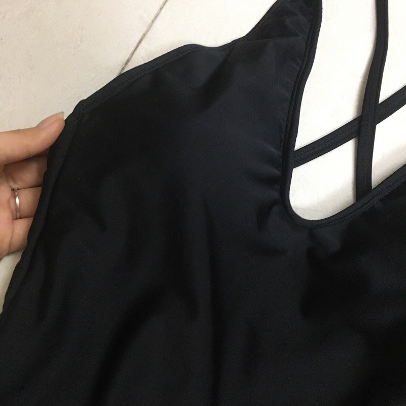 Bikini Đồ bơi nữ đi biển liền mảnh màu đen Hiền Hồ (có sẵn mút ngực)