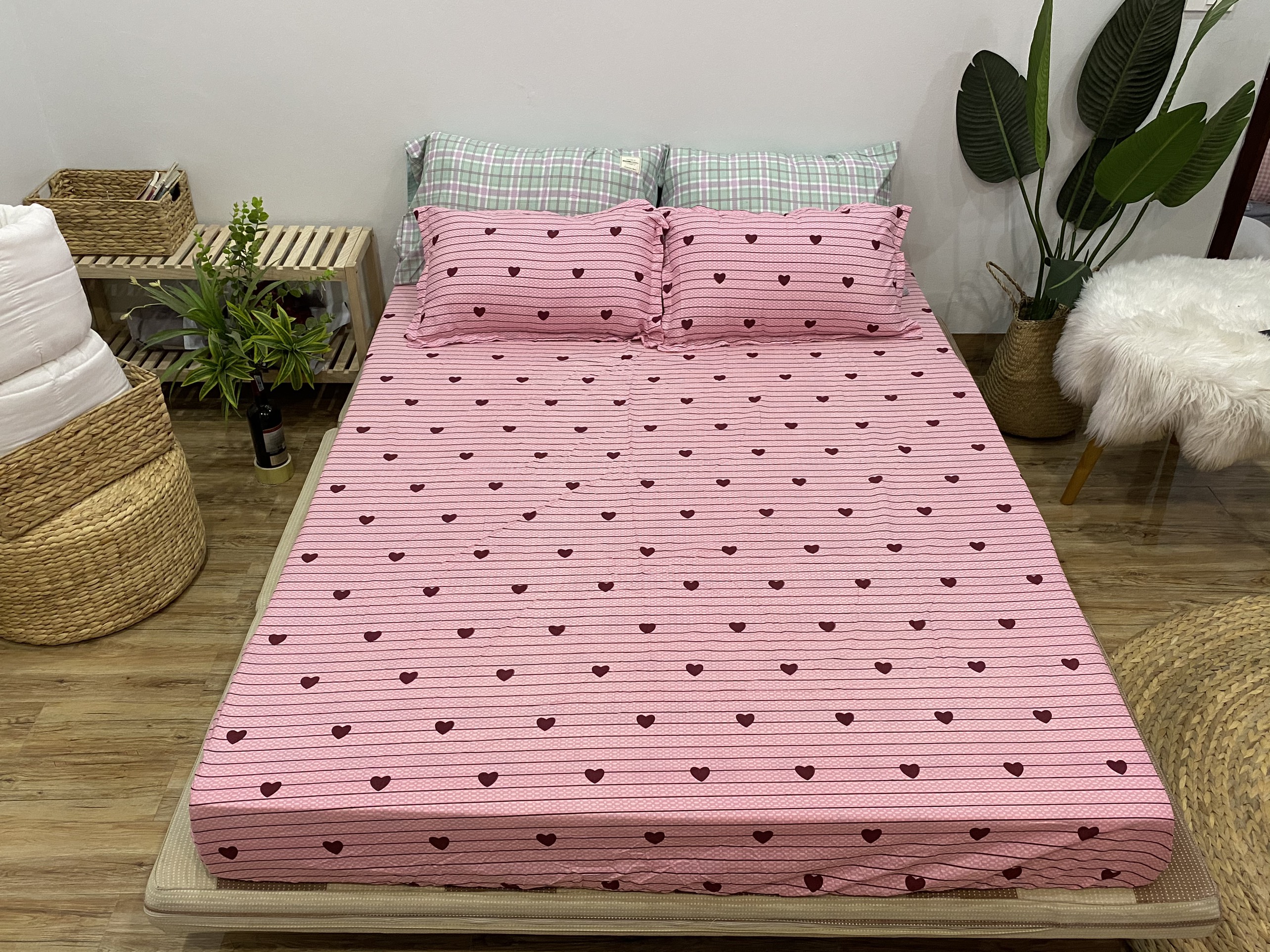Set ga gối mẫu tim kẻ hồng chm17 gồm : 1 ga 2 vỏ gối nằm 1 vỏ gối ôm