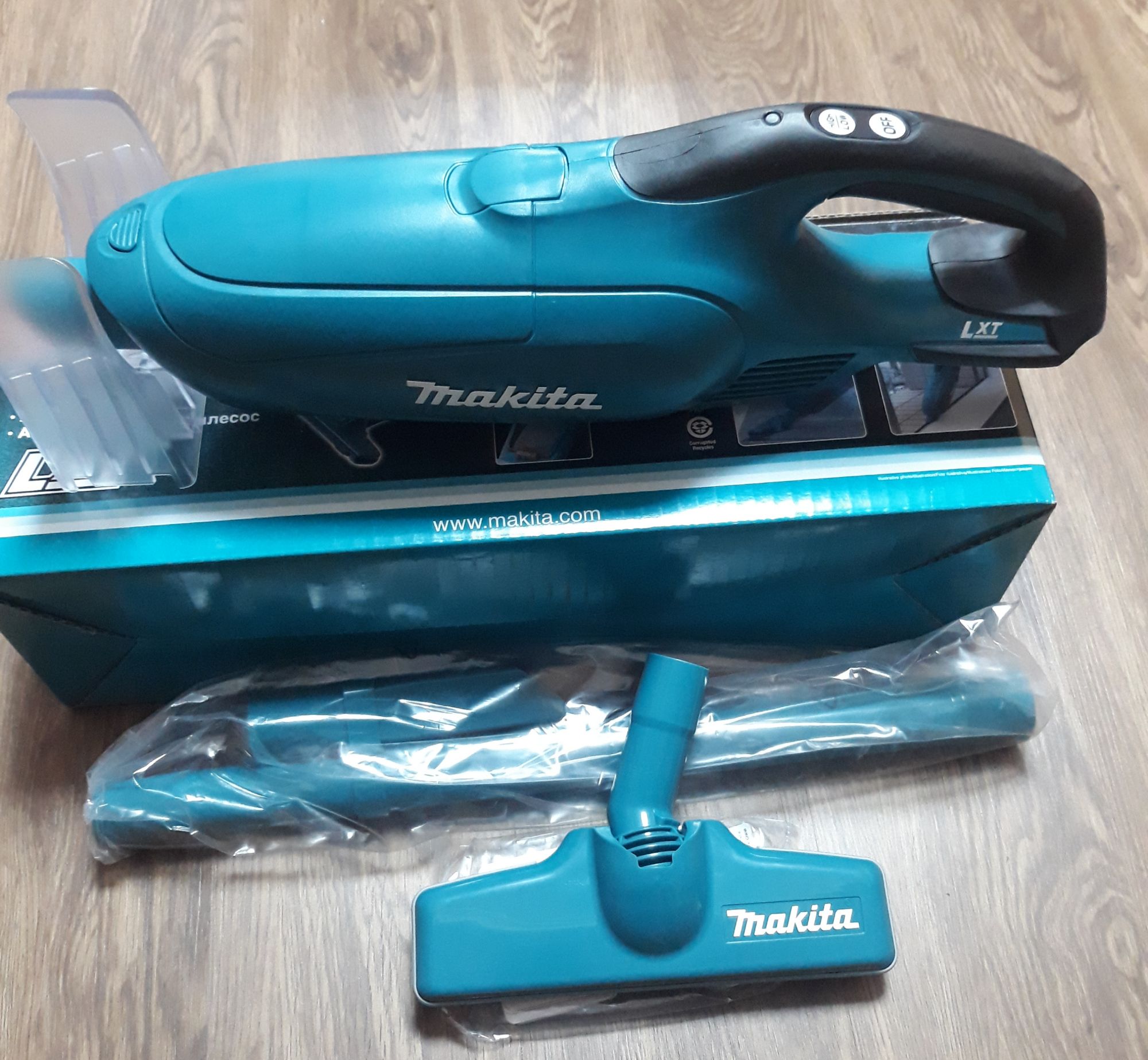 máy hút bụi makita DCL182Z