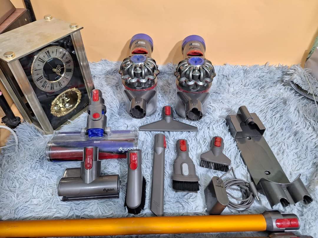 Máy hút bụi cầm tay không dây Dyson V8 Nội địa Nhật bãi hút lông chó mèo, hút bụi bàn bi da