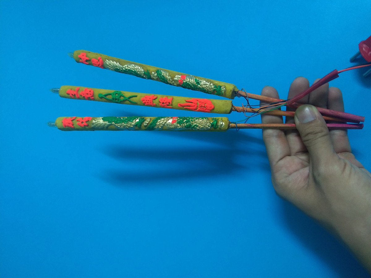 Nhang Điện 110V-220V bóng led tiết kiệm điện thờ ông địa, tổ tiên, thờ cúng trang, trang hoàng dịp lễ tết Quý Mão 2023