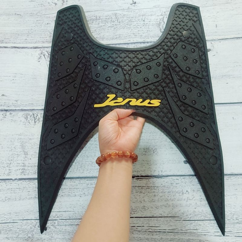 Thảm lót chân xe Yamaha Janus , thảm để chân cao su janus loại dày đẹp