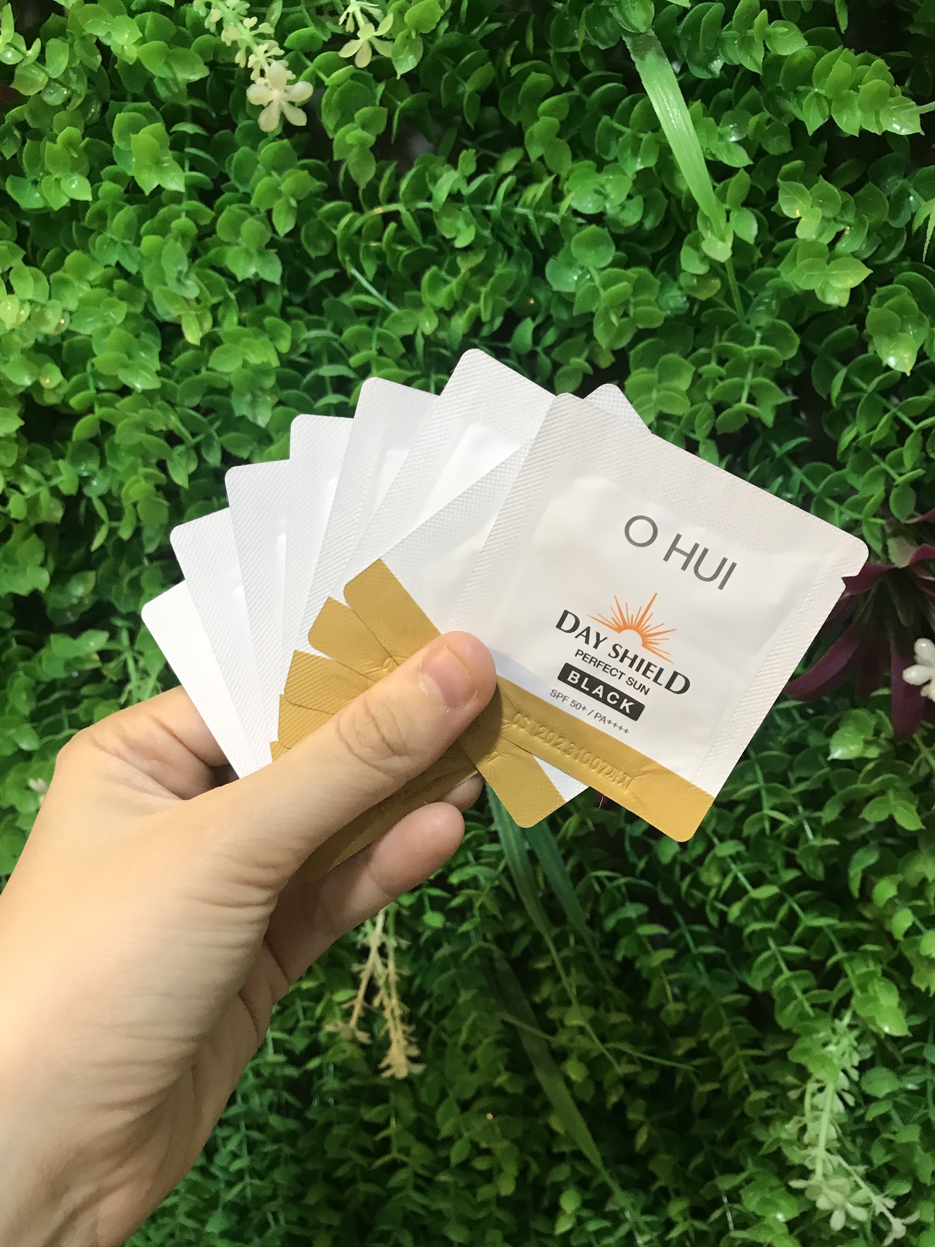 Combo 30 gói kem chống nắng ohui day shield perfect sun black spf50+ pa+++ 1ml