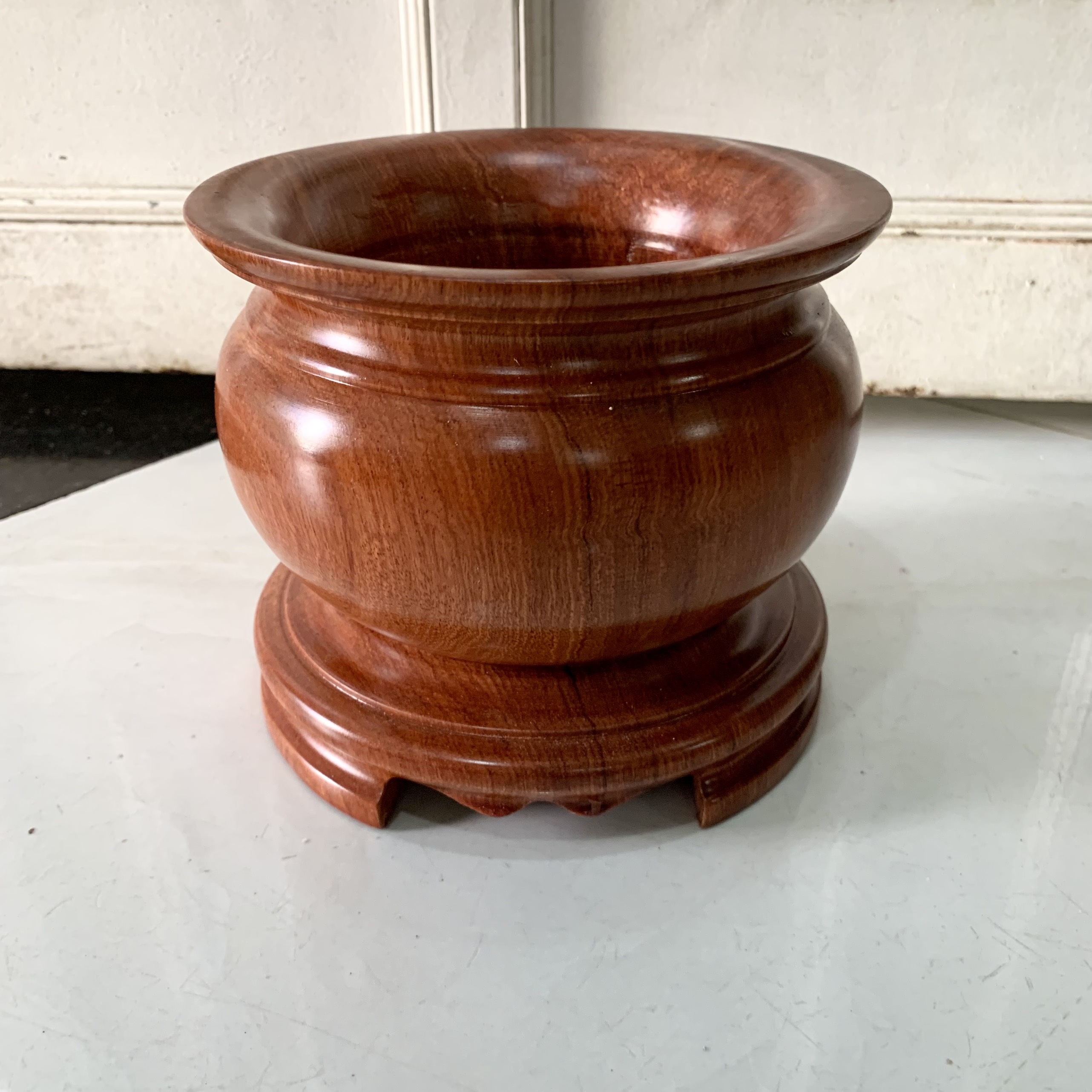 Bát cắm nhang, bát hương, lư hương bằng gỗ hương đường kính 15cm
