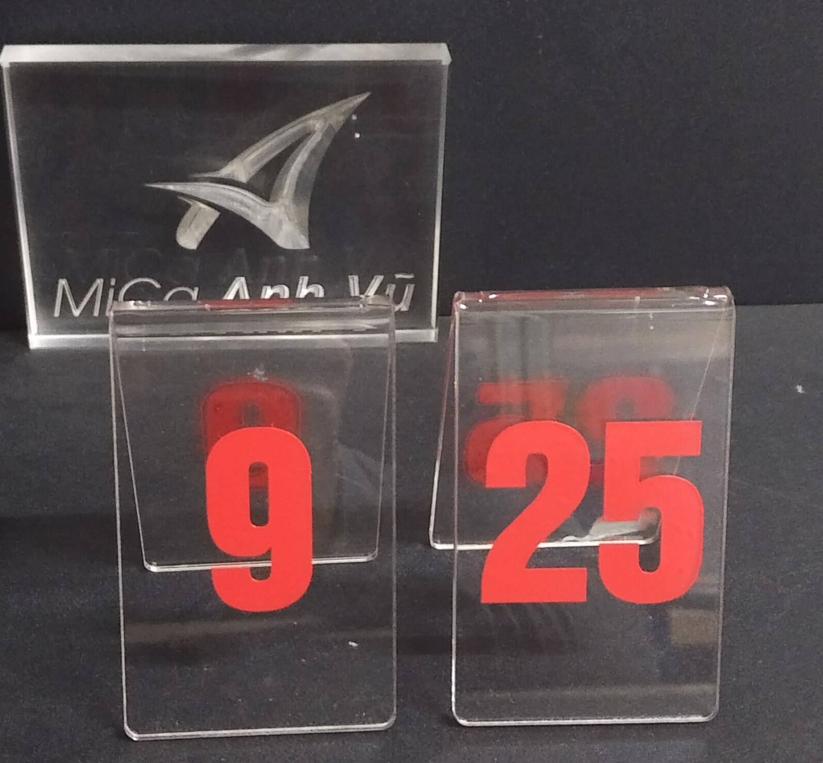Bộ 10 thẻ số bàn mica trong