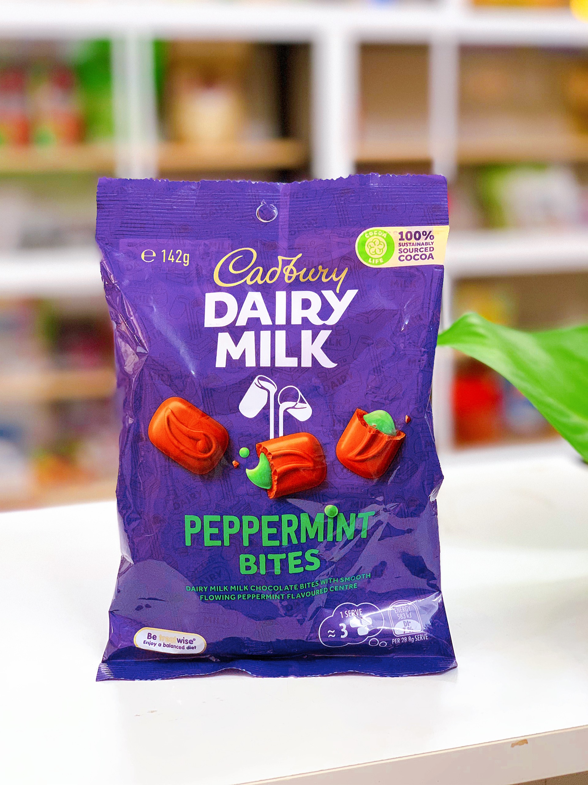 Kẹo socola nhân bạc hà cadbury dairy milk peppermint bites gói 142gr/12pcs