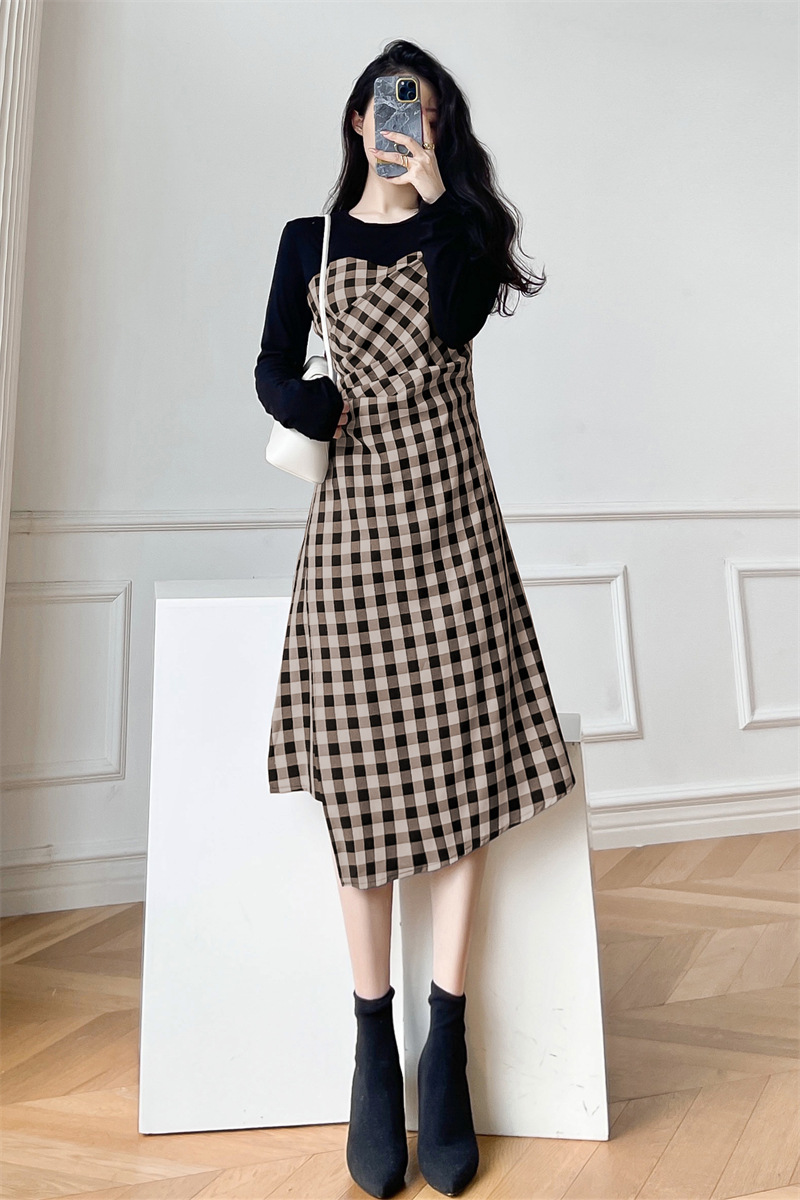 Đầm Kẻ Caro Liền Áo Thun Dài Tay, Phong cách Hepburn