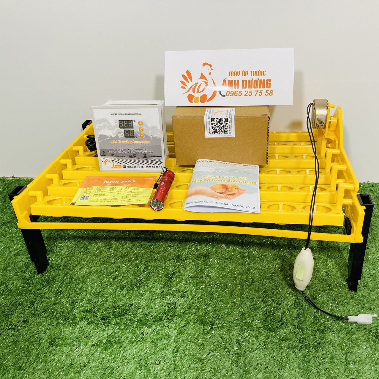 3 món Máy ấp trứng gà mini ánh dương P100 + Khay đảo tự động bằng nhựa + Đèn pin soi trứng ( Tặng úm cao cấp )