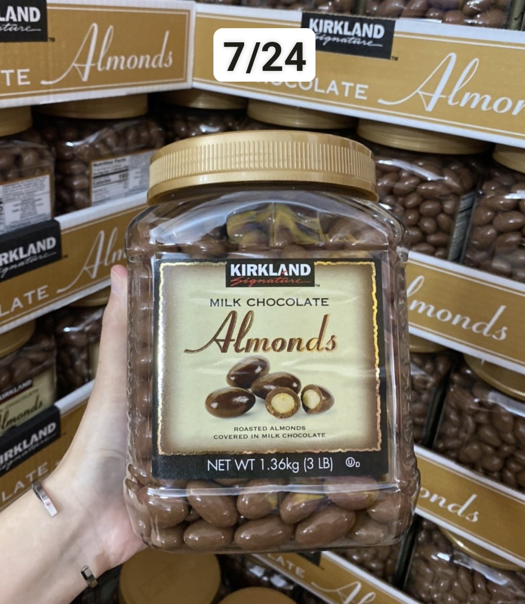 Socola hạnh nhân Kirkland Milk Chocolate Almonds 1.36kg