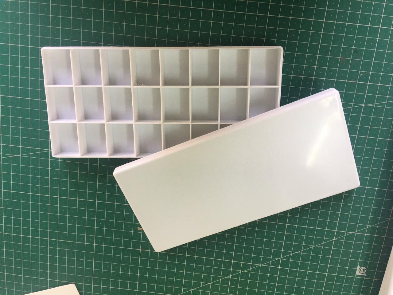 PALLETTE ĐỰNG MÀU NƯỚC NẮP NHỰA