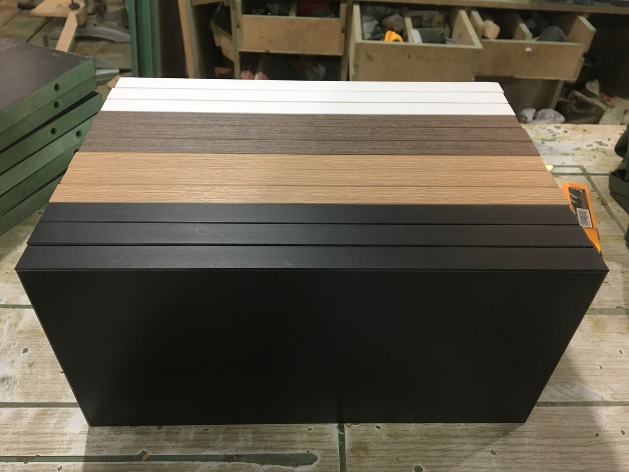 Bộ 3 kệ gỗ treo tường kích thước 300x150mm, tặng kèm phụ kiện lắp ráp.