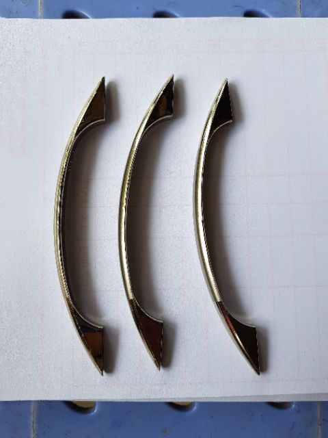 Tay nắm cửa tủ gỗ