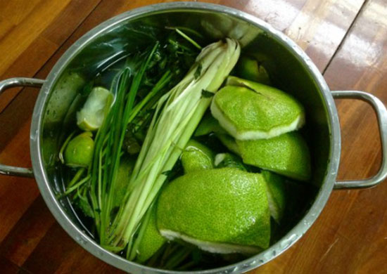 lá xông 1 bộ nhiều món hàng đã được phơi khô