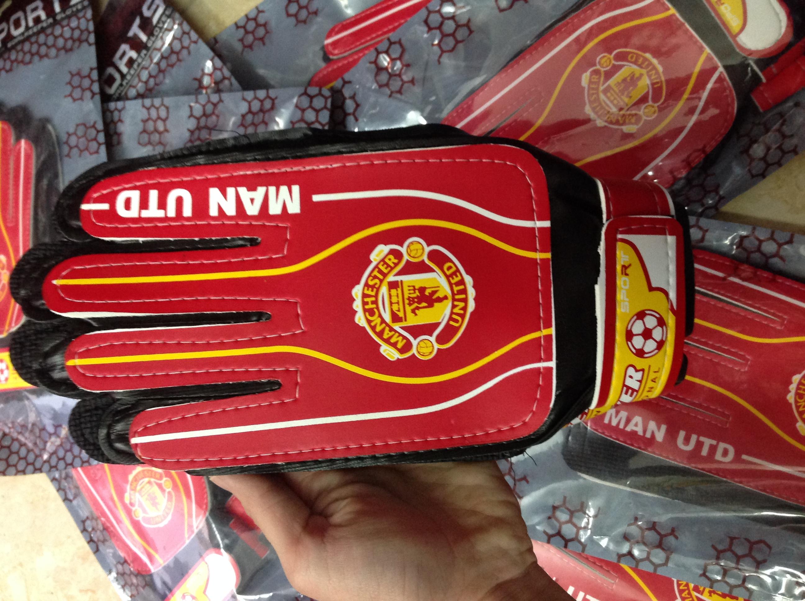 Găng tay thủ môn câu lạc bộ