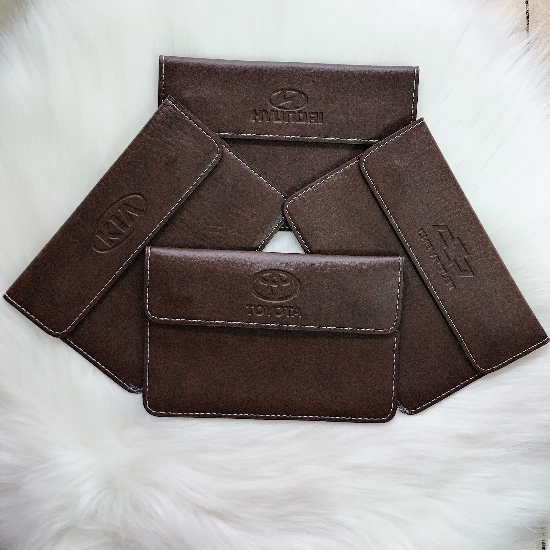 Ví, Bóp đựng giấy tờ đăng kiểm ô tô xe hơi, có đủ logo các dòng xe chất liệu bền đẹp ( Vinfast )